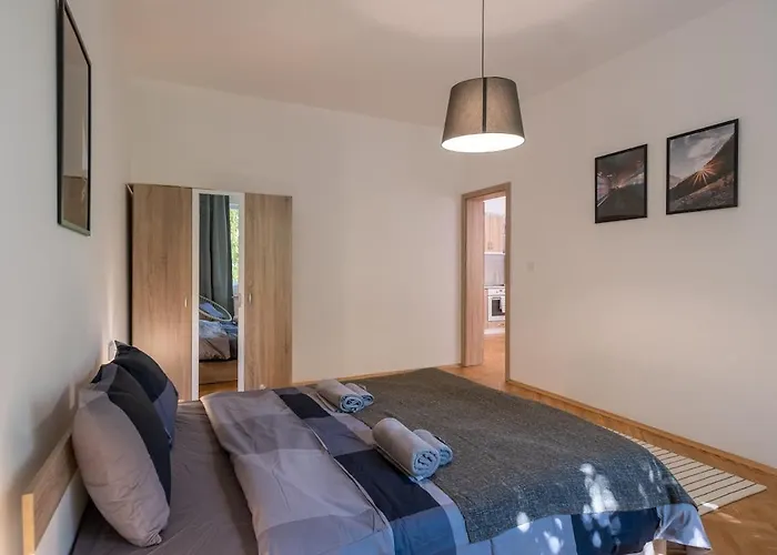 Beautiful Bright And Spacious דירה *