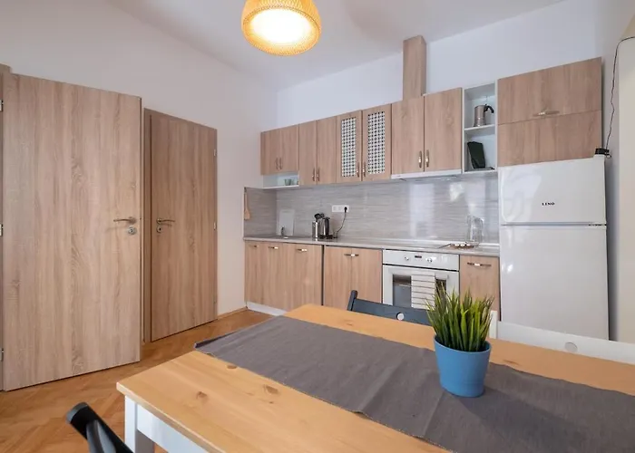 Beautiful Bright And Spacious דירה *