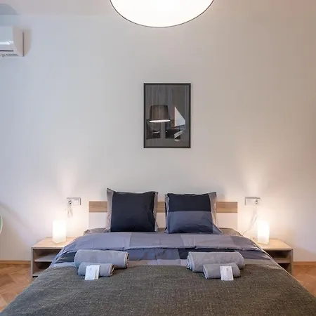Beautiful Bright And Spacious דירה סופיה